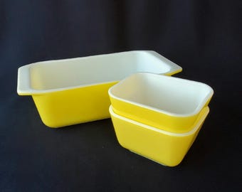 3-teiliges Set aus gelber Vintage Pyrex-Küche