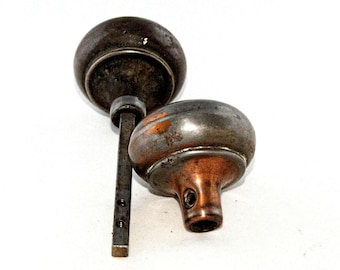 Juego de pomos de puerta victorianos de latón antiguo poco común