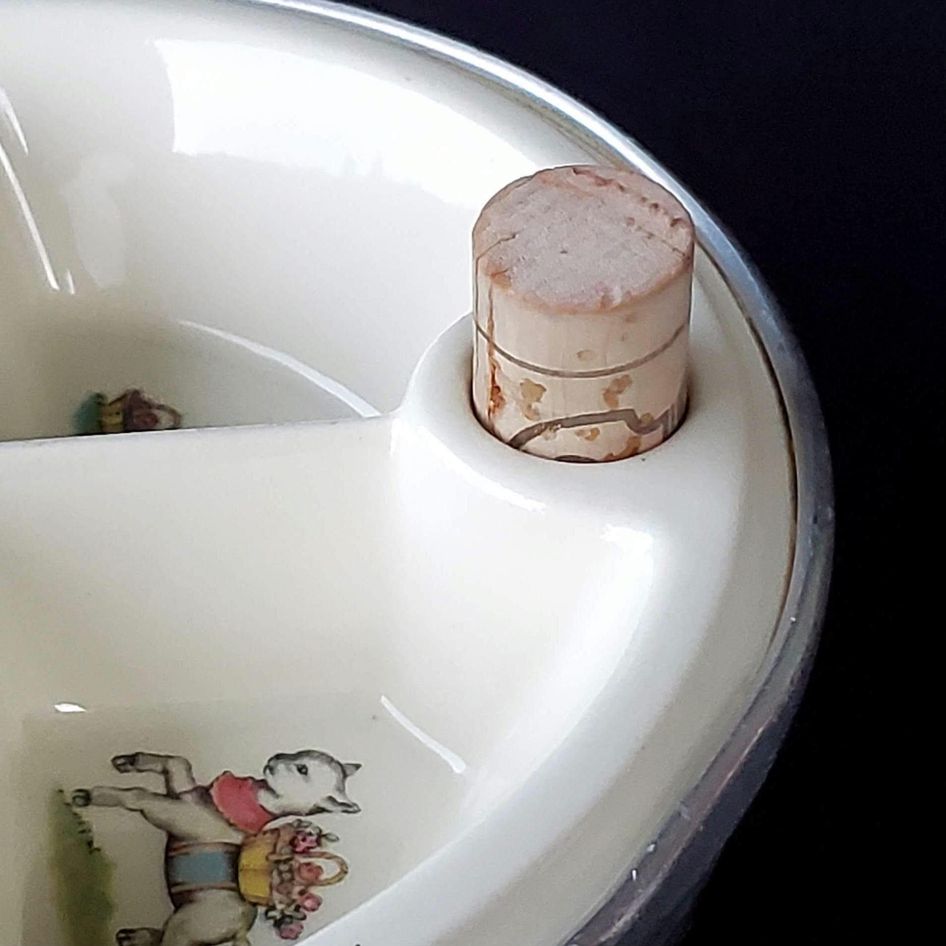 1940～50年代のベビー用仕切り付き磁器製フードディッシュ、保温