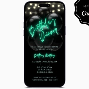 Op de afbeelding: Een digitale uitnodiging in zwart en wit met neon groene tekst die "Birthday Dinner" luidt. De uitnodiging toont zwarte ballonnen met witte lampjes die eromheen zijn gespannen. De tekst bevat ook de naam "Brittany Martinez", de datum "Saturday | April 13th | 7PM", de locatie "The Royal Room, 123 Main Street, Chicago, IL 60613" en de RSVP-informatie "RSVP to Steven by 04.01, Text or call 123-456-7890".
