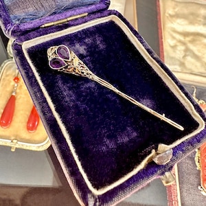 Rhoda Wager amethyst pin in gold, circa 1935