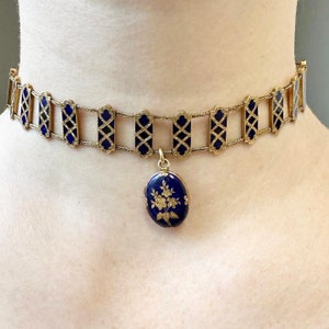 Eighteen-carat gold and blue enamel collar with locket, circa 1840