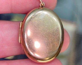 Victorian rose gold oval locket, circa 1900