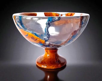 Cuenco artesanal de raíz de olivo. Vidrio epoxi, incrustaciones de peltre y cobalto.