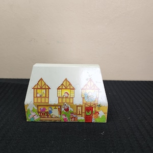 Tändsticksask formad som jultomteverkstad med tändstickor Hallmark 1981