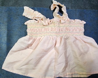 Lot vintage de vêtements de poupée.  5 pièces