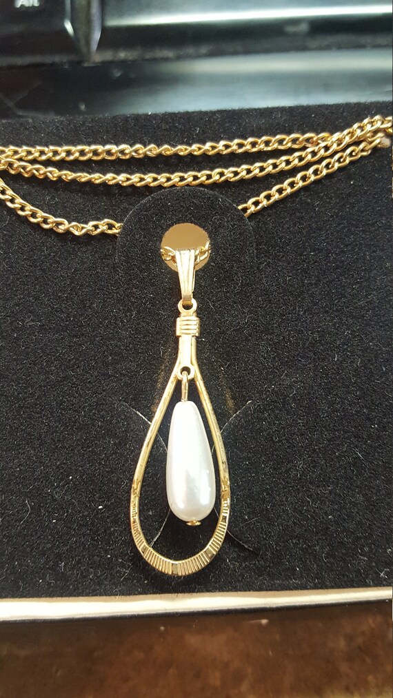 Vintage Sarah Coventry Faux Pearl Pendant Necklace - image 1