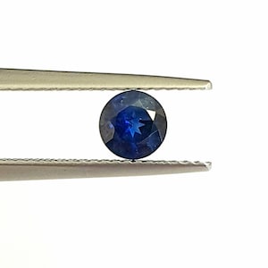Blue Sapphire round cut 5.2 mm, carats 0.57, Natural Blue Sapphire calibrated and faceted Diamond Cut, September birthstone