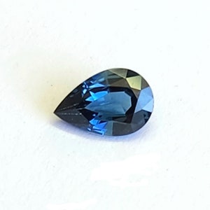Zafiro azul azulado en forma de pera, zafiro azul natural facetado para la fabricación de joyas, tamaño calibrado de 0,55 quilates 6,5x4,5 mm, piedra de nacimiento de septiembre