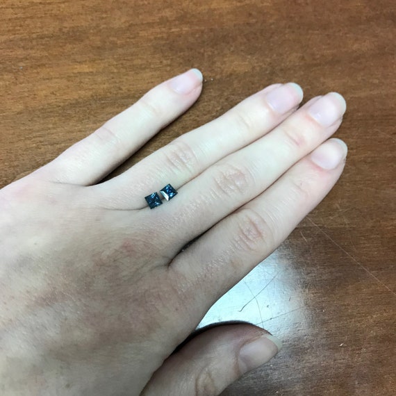 ペアブルーサファイア、プリンセスカットサファイア、0.65