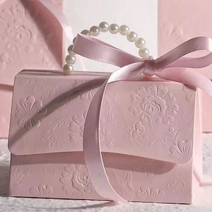 Schicke rosa geprägte Geschenk- und Bevorzugungsbox mit elegantem Perlengriff und Satinband - Ideal für Hochzeit, Geburtstag und besondere Anlässe