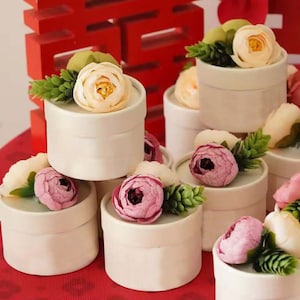 Ronde Bedankdoosjes bruiloft, verjaardag, douche en feest Kunstbloemen Bedankdoosje Bloemmotief schattig ringetje