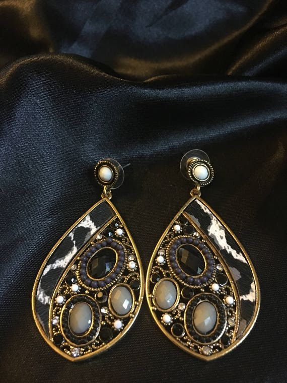 Beautiful Vintage Jewellery gold black brown blue… - image 3