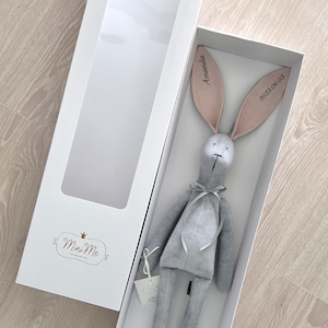 Coniglietto color grigio chiaro, Peluche fatto a mano, Regalo per bambini piccoli, Regalo per bambini, Bambole coniglio, Regalo di Pasqua, Regalo di battesimo, Coniglietto personalizzato