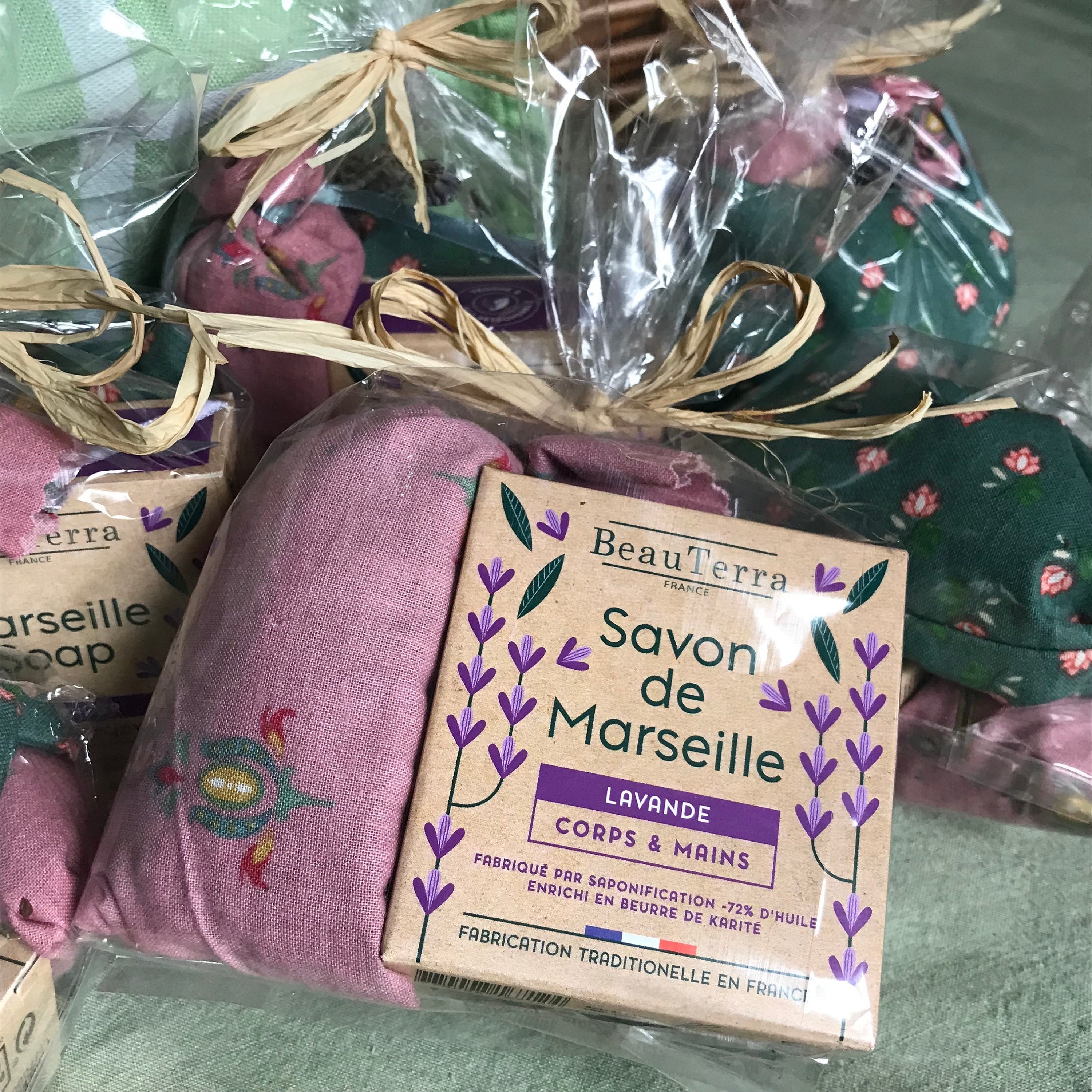 Lavender in Provençale Fabric Sachets Traditionally-Made Marseille Soap