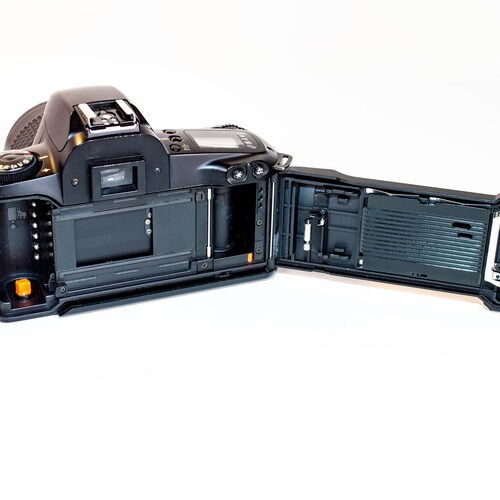 Canon EOS Rebel G 35mm Film Camera *Read shops Full Description!!**TESTED*