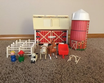 Fisher Price Working MOO Barn 1967 NO Silo 1968 Tractor Trailer Pig Cow Horse Dog Sheep Farmer Wife Child