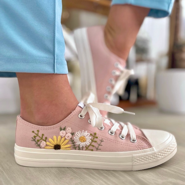 Hand-embroidered White Canvas Shoes