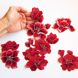 Set di 5 applicazioni di fiori ricamati da cucire, toppe di peonie rosse immagine 1