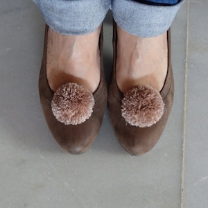 Pompom shoe clips 5 cm