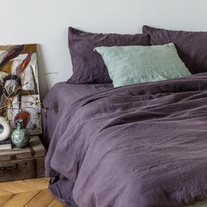 Linen sheet set in Purple/Plum color. Flat sheet, fitted sheet, 2 pillowcases