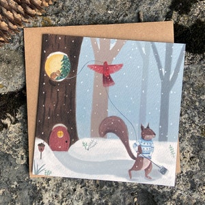 Tarjeta de felicitación de animales del bosque, tarjeta navideña con animales, ardilla de invierno, ardilla listada de Navidad, tarjeta navideña con cardenal