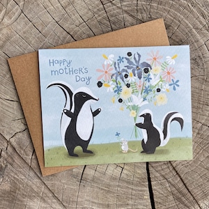 Moederdagkaart met stinkdieren, Moederdagboeketkaart, fijne Moederdag, babyskunk, leuke kaart voor moeder
