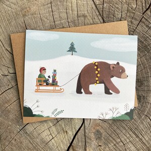 Biglietto di auguri invernale con slitta trainata da orsi, baby shower invernale, festa folcloristica, biglietto di auguri invernale per bambini, Natale con gatti, biglietto con ciondolo nordico