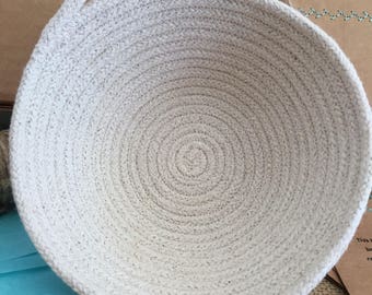 Natural Coiled Rope Bowl / Basket with handle