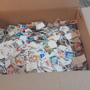 Más de 500 sellos variados del mundo - Fuera de papel - Ver fotos - Muchos países - Envío reducido