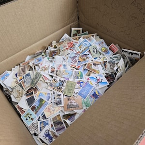 ¡500 GRANDES CONMEMORATIVOS DIFERENTES de todo el mundo! (No sellos pequeños) En papel - Envío reducido