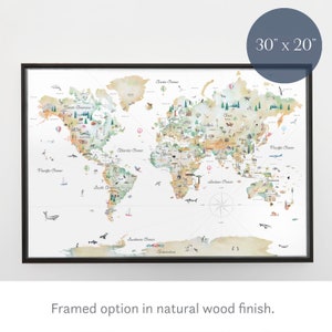 Op de afbeelding: Een ingelijste wereldkaartprint met een aquarelontwerp. De kaart bevat illustraties van dieren, bezienswaardigheden en andere details. De lijst is zwart en de print is 76,2 cm bij 50,8 cm.