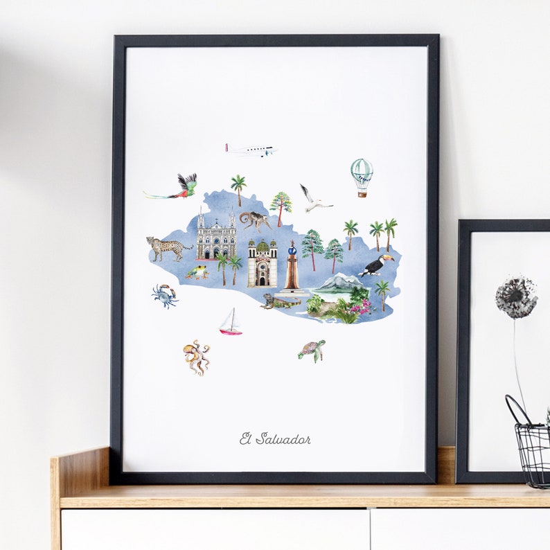 Puede incluir: Una ilustraci&oacute;n de acuarela de El Salvador, que representa la forma del pa&iacute;s con varios monumentos, animales y s&iacute;mbolos. La ilustraci&oacute;n incluye un volc&aacute;n, una iglesia, un faro, un tuc&aacute;n, un mono, un velero, un globo aerost&aacute;tico, un cangrejo, un pulpo y una tortuga marina. El texto "El Salvador" est&aacute; escrito en la parte inferior de la ilustraci&oacute;n.