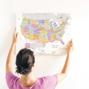 Mapa ilustrado de Estados Unidos en colores pastel sobre lienzo / arte de pared, viajes, mapa del mundo para niños, decoración de guardería, mapa del mundo, mapa de acuarela, educación en el hogar