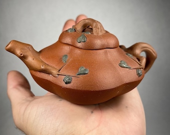Vintage Yixing Zisha Red Clay Clay Chinese Teapot Vines and Leaves