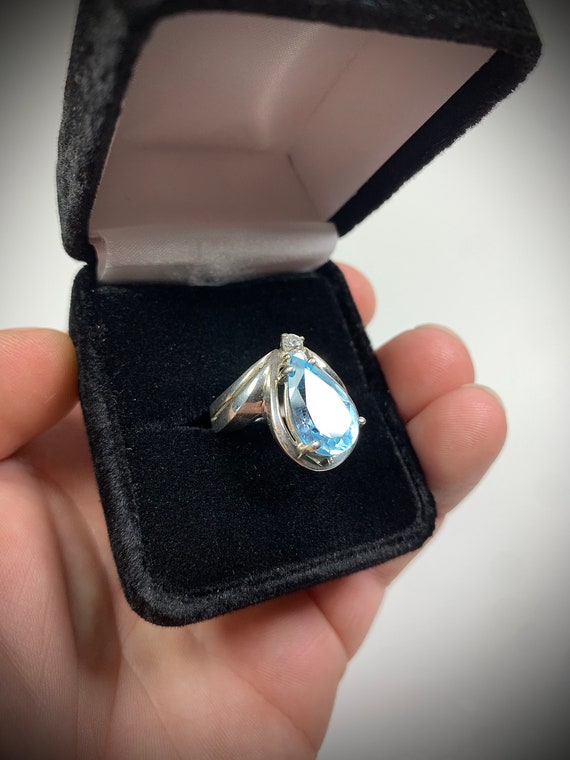 Fantastic Blue Topaz Ring. Sterling Silver. Size 7