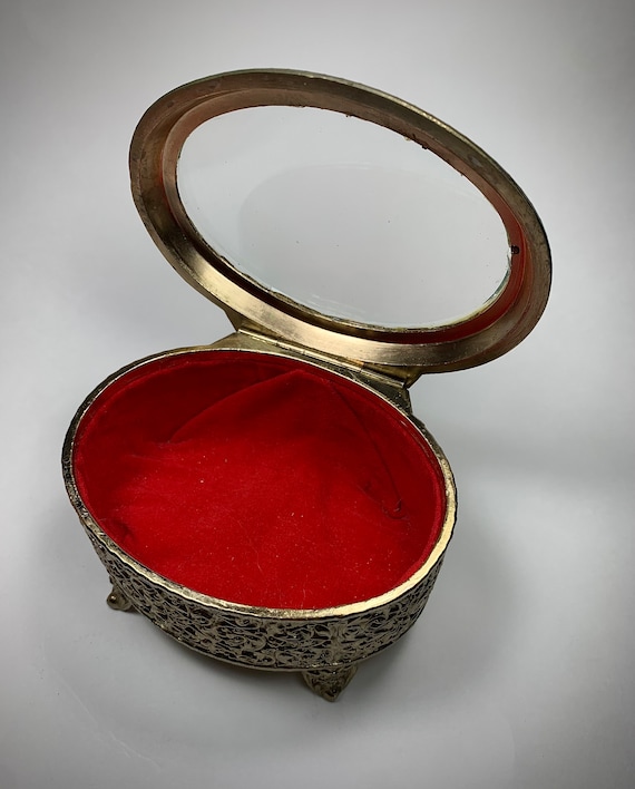 Vintage heavy duty glass & gold trinket tray +++ main image 0