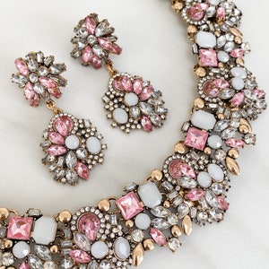 Set di gioielli con collana e orecchini con strass rosa pastello e oro // Gioielli con strass / Gioielli regali per lei Drop Earrings