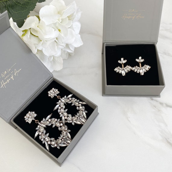 Orecchini A Cerchio Tripli Con Strass &ndash; Cristallo Pavimentato &ndash; Oro O Argento &ndash; 1,5 Pollici