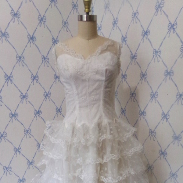 Vtg upcycled wedding gown dress white informal ruffled Schiffli lace tiers sleeveless dropped waist V neck unique hipline seam Sz 4-6