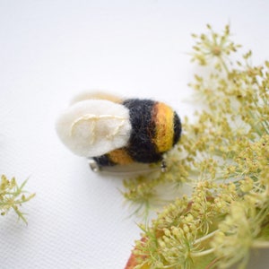 Needle Felted and Hand Embroidered Bumble Bee, Bumble Bee Pin, Bee Brooch, Little Bee, Wool Bee, Nature Gift image 4