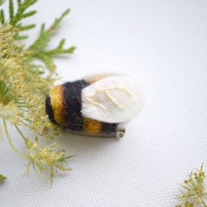 Needle Felted and Hand Embroidered Bumble Bee, Bumble Bee Pin, Bee Brooch, Little Bee, Wool Bee, Nature Gift image 5