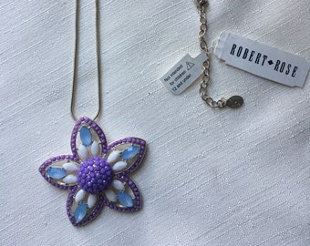 Collar vintage Robert Rose Floral Crystal: Joyería llamativa bañada en plata