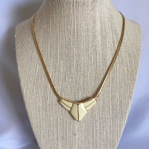 Trifari Textured Gold Chain Cream Color Enamel Collar Necklace Signed 16&quot; - Lovely!