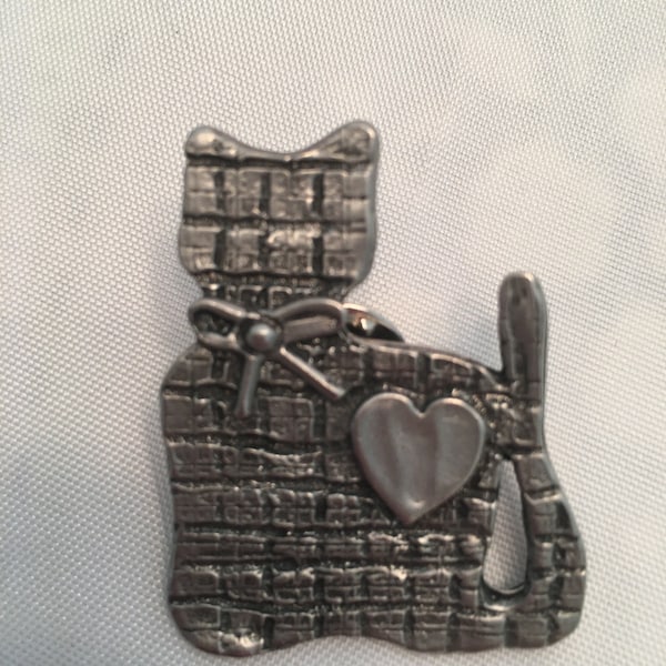 Vintage Marcie USA Cat and Heart Checked Etched Pewter Fashion Statement Brooch/Pin