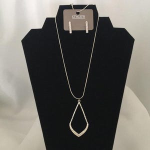 Chico’s Metal Silver tone Single Strand Pendant Necklace and Pierced Earrings Set  7&quot;- 9&quot; drop - Sweet!
