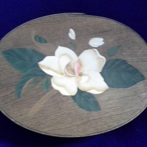 Vintage Shaker Style Wooden Lidded Box: Hand-Painted Gardenia (9&quot; x 7&quot; x 2.5&quot;)