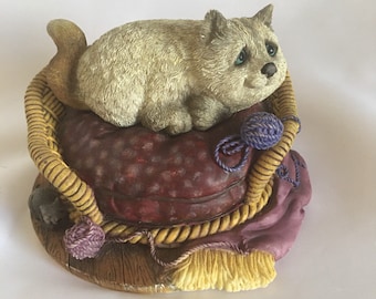 Edición especial de colección de Lou Rankin "Ronroneando" - Figura de Priscilla, la gata ronroneante