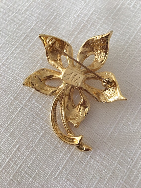Vintage AAI Shiny Gold Tone Floral Faux Pearl Bro… - image 2