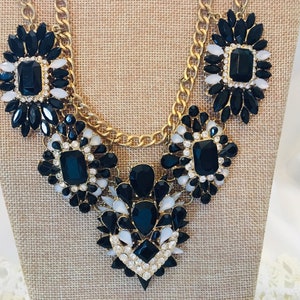 Unique Sparkling Crystal Designer Style Ornate Necklace - Gorgeous Stones!